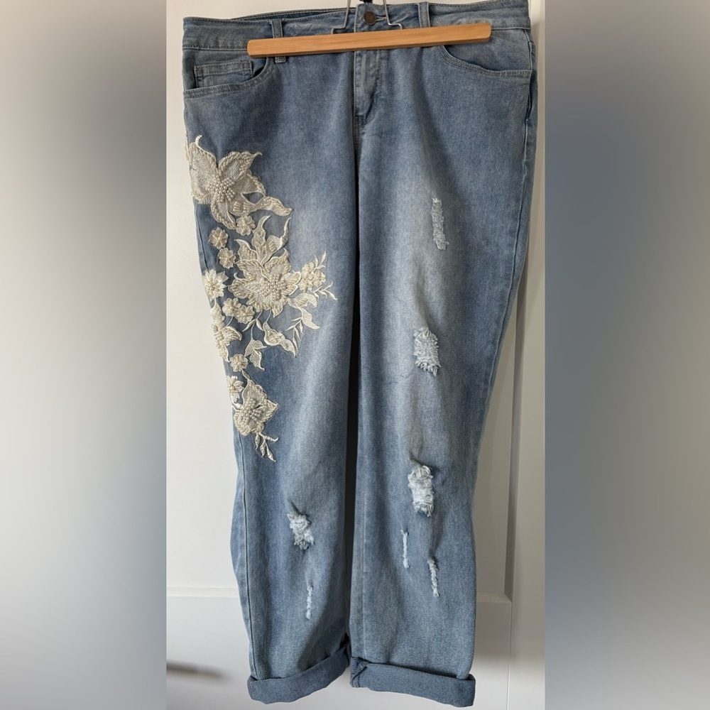 Beautiful AZI Women’s Jeans